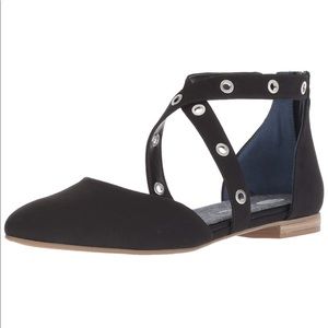 Dr. Scholl’s pointed toe flat with grommet